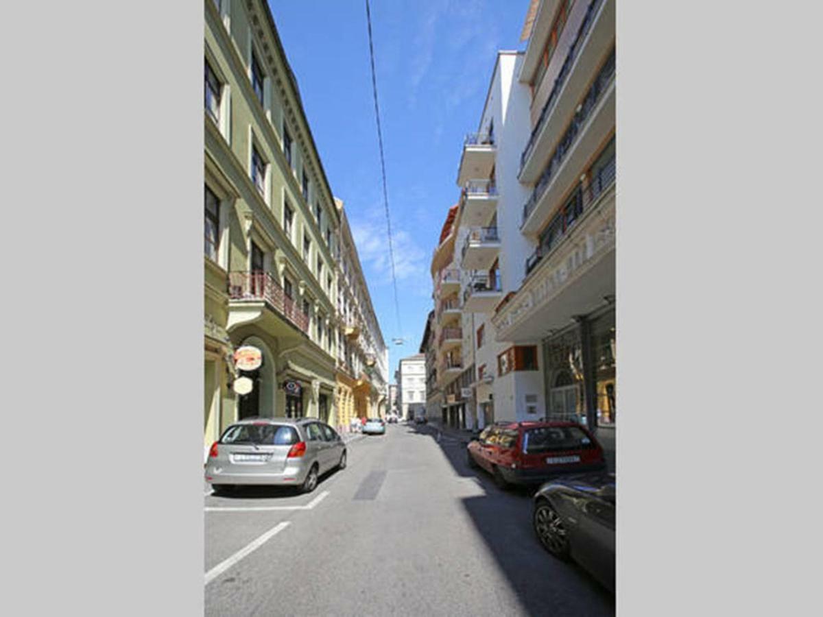 Downtown Garden Isle In Urban Style-Free Parking Apartment Budapest Luaran gambar