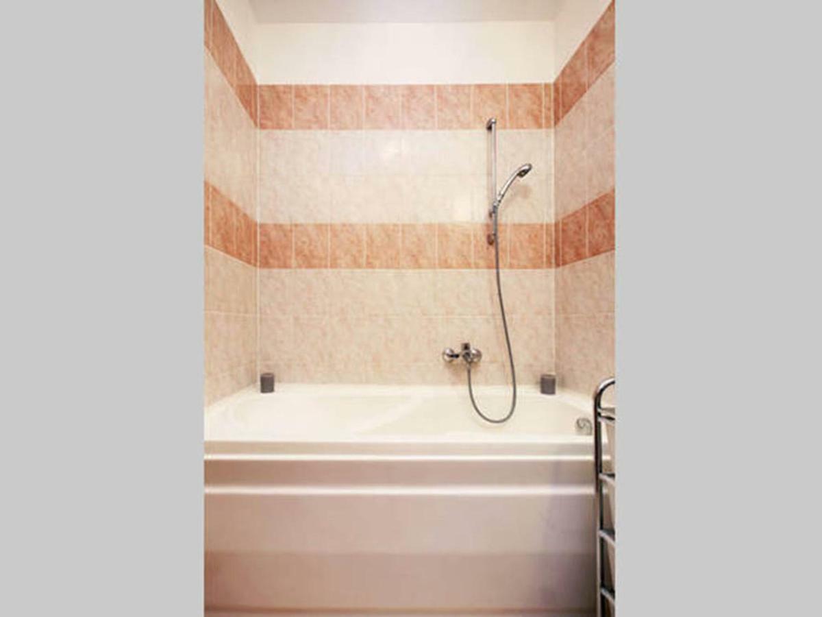 Downtown Garden Isle In Urban Style-Free Parking Apartment Budapest Luaran gambar