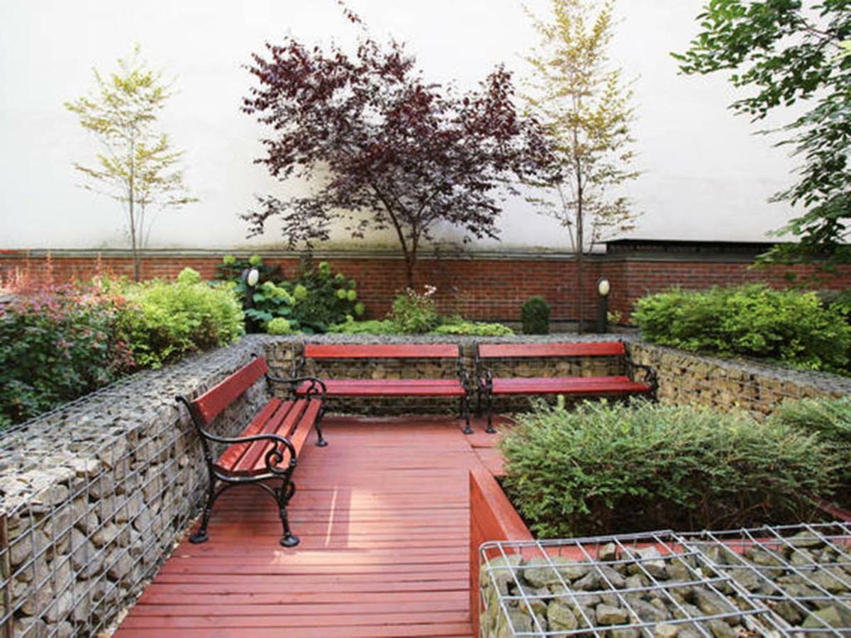 Downtown Garden Isle In Urban Style-Free Parking Apartment Budapest Luaran gambar